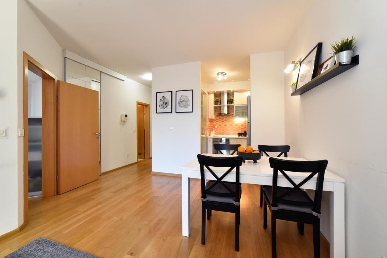 Block Apartment Park With Private Garage Parking Zagabria Esterno foto