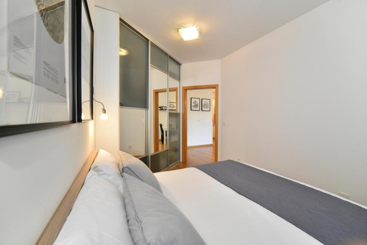 Block Apartment Park With Private Garage Parking Zagabria Esterno foto